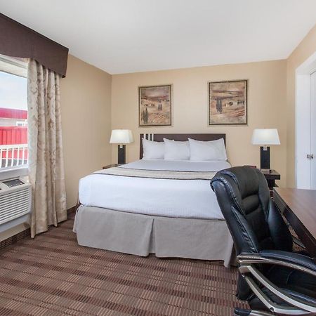 Econo Lodge Inn & Suites Medicine Hat Eksteriør bilde