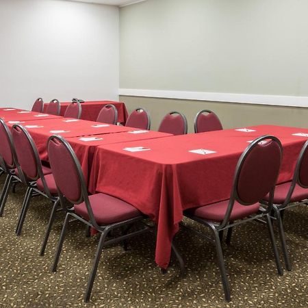 Econo Lodge Inn & Suites Medicine Hat Eksteriør bilde
