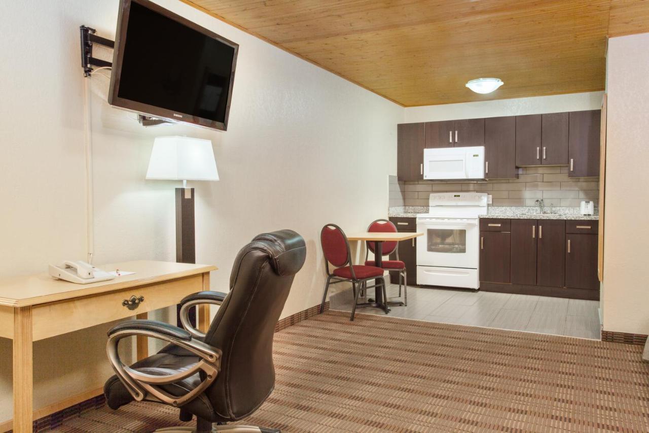 Econo Lodge Inn & Suites Medicine Hat Eksteriør bilde