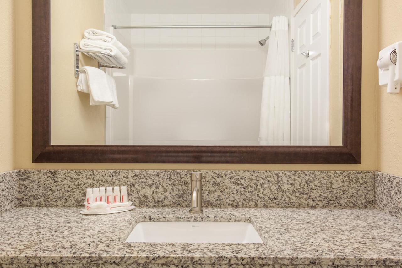 Econo Lodge Inn & Suites Medicine Hat Eksteriør bilde