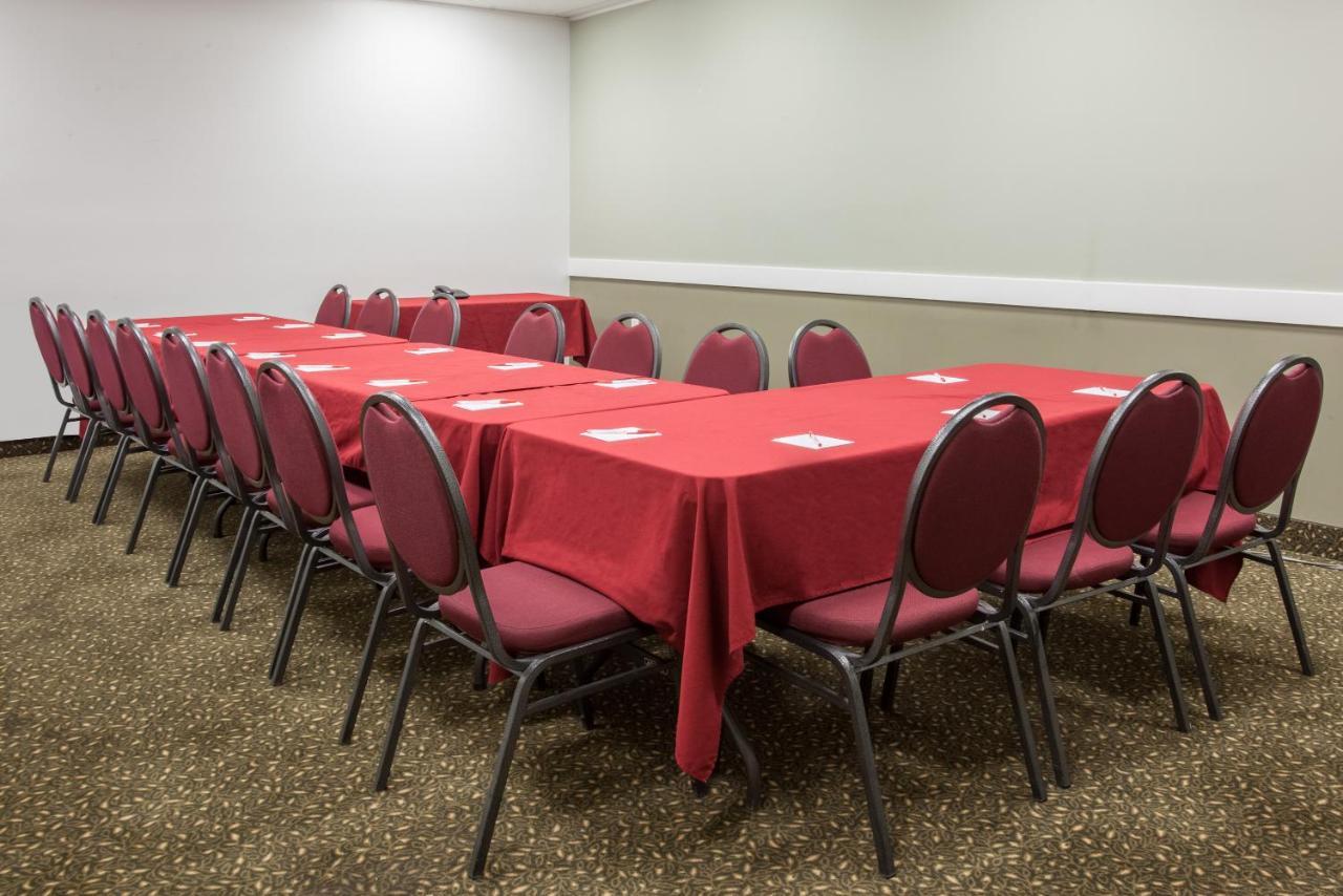 Econo Lodge Inn & Suites Medicine Hat Eksteriør bilde
