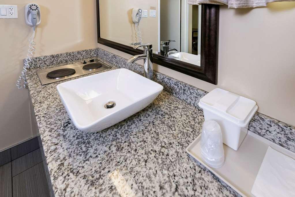 Econo Lodge Inn & Suites Medicine Hat Eksteriør bilde